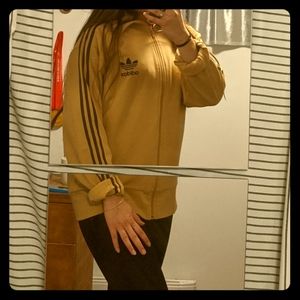 Brown Adidas vest🍁